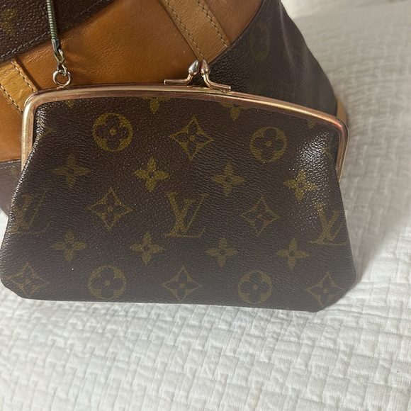 Louis Vuitton, French company monogram bucket bag - Picture 5 of 11